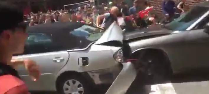 Βίντεο – ντοκουμέντο από τη στιγμή που το αυτοκίνητο πέφτει πάνω στους διαδηλωτές στη Βιρτζίνια